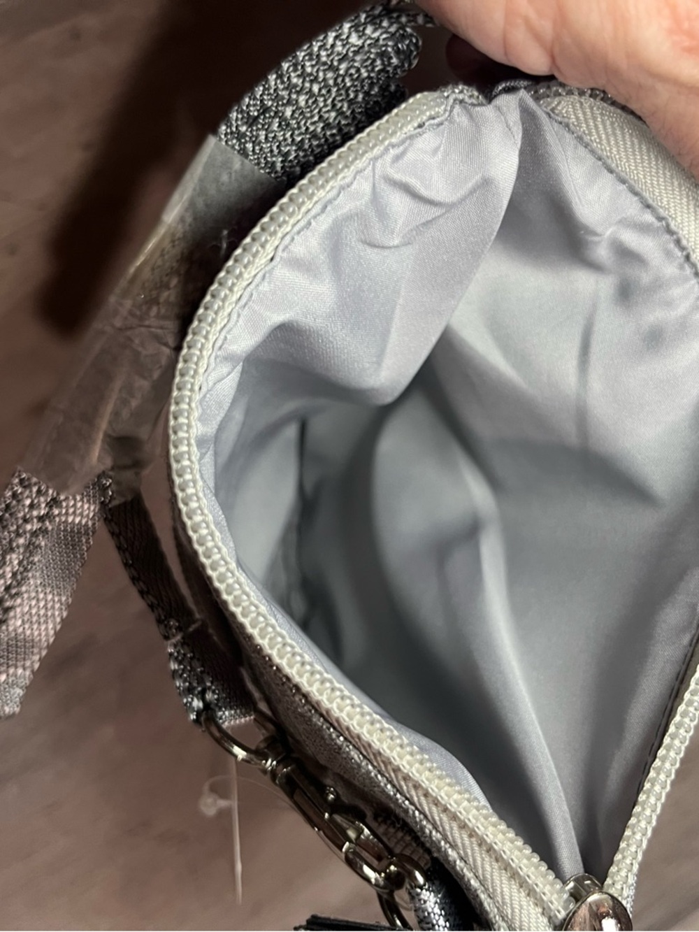 Glove It, Golf Cross Body Silver NWT - Picture 5 of 6